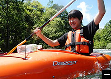 夏のアクティビティ例／小野川湖カヌー。しぶきを浴びて楽しもう。